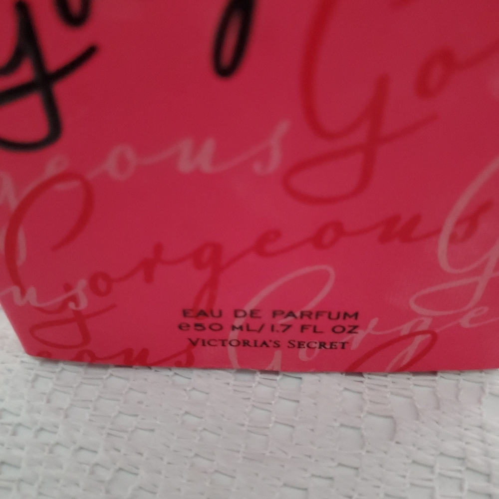 Victoria's Secret Gorgeous  EAU de Parfum 1.7 fl oz / 50 ml. - Picture 6 of 10